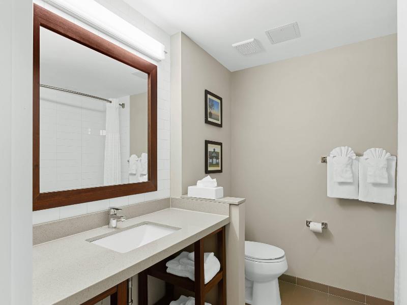 Comfort Inn & Suites Bowmanville image
