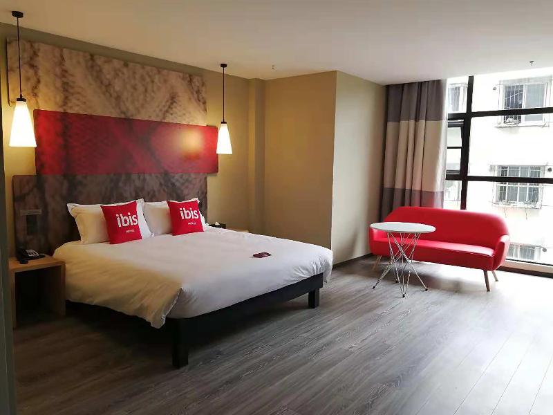 Ibis Guangyuan City Square Hotel image