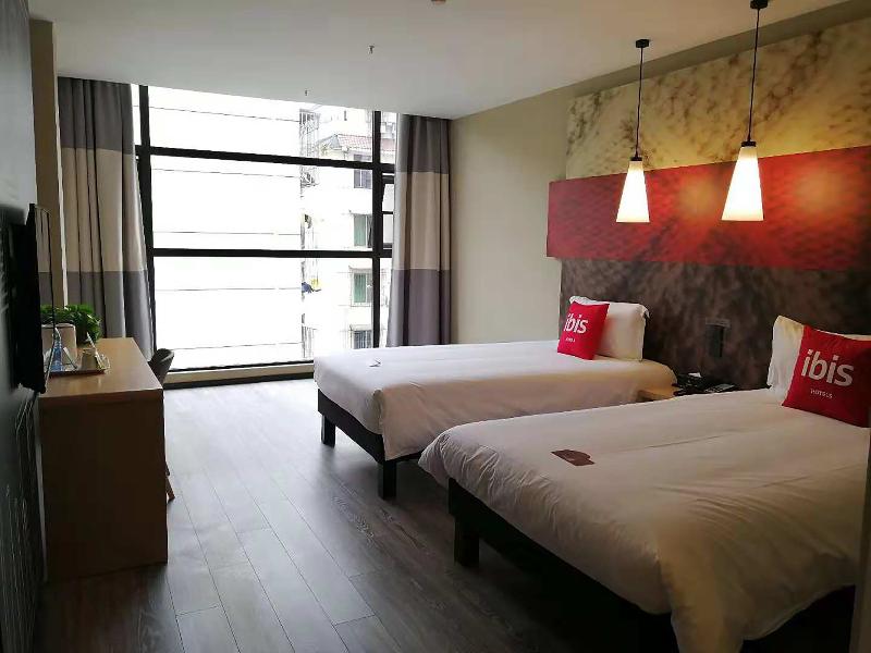 Ibis Guangyuan City Square Hotel image