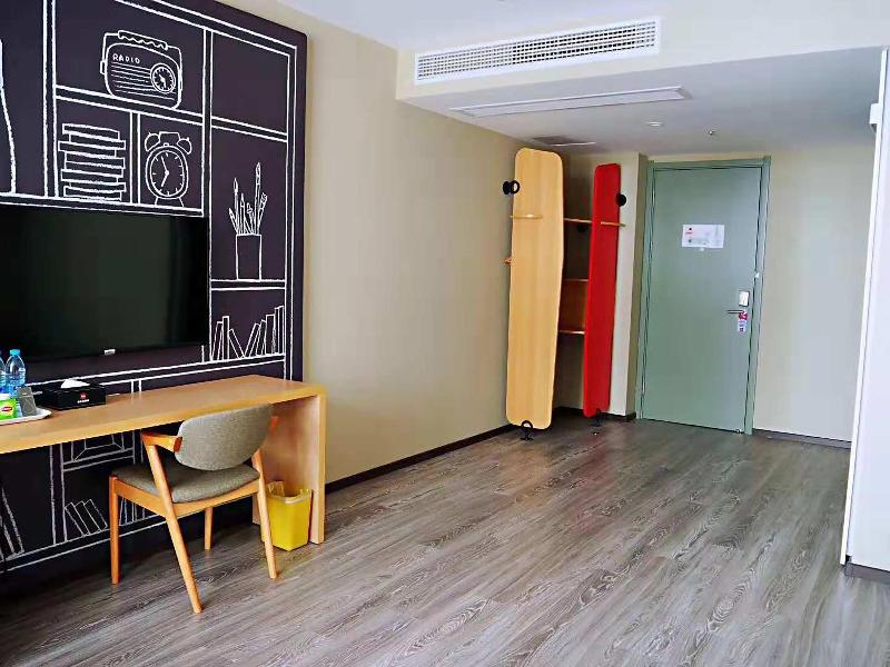 Ibis Guangyuan City Square Hotel image