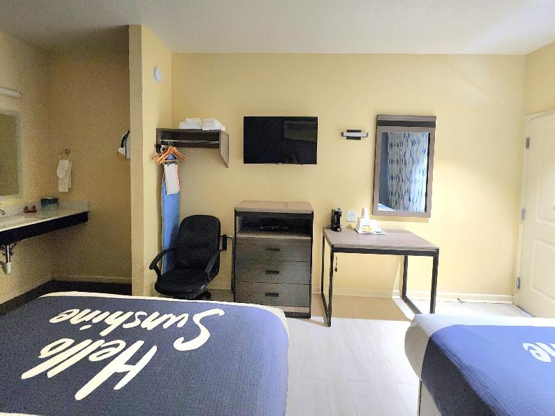 Days Inn By Wyndham Freeport image