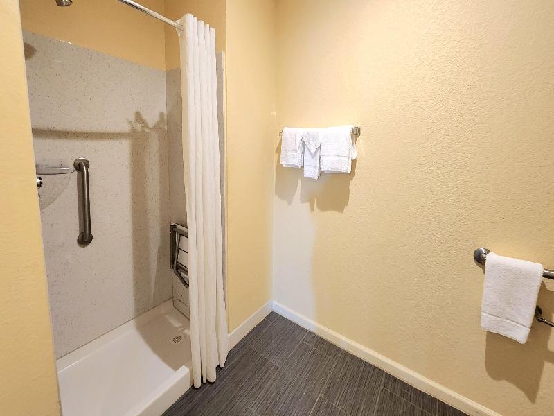 Days Inn By Wyndham Freeport image