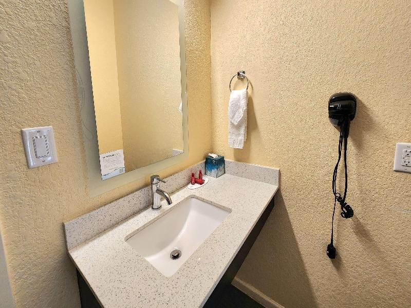 Days Inn By Wyndham Freeport image
