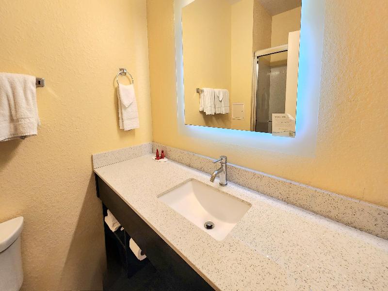 Days Inn By Wyndham Freeport image