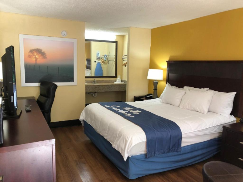 Days Inn By Wyndham King image
