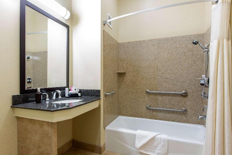 The Oaks Hotel & Suites — photo 177