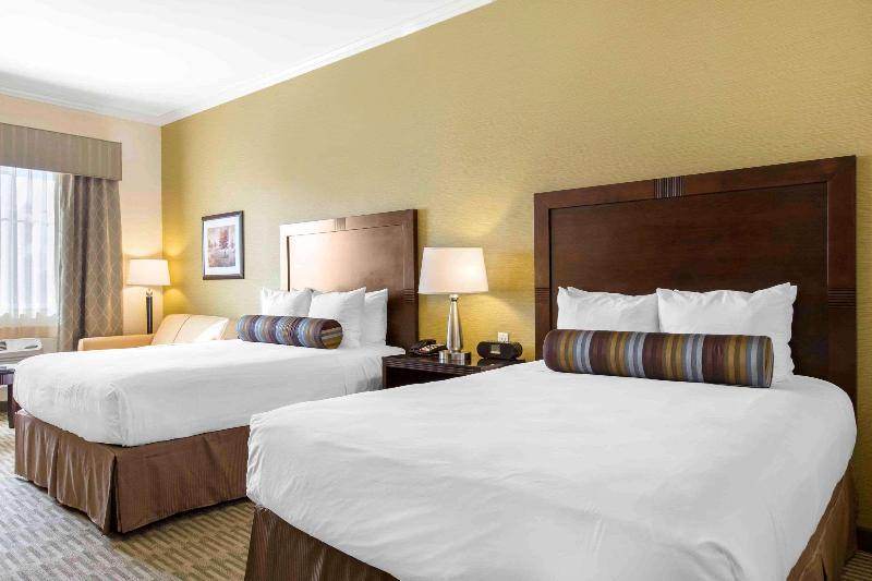 The Oaks Hotel & Suites — photo 28