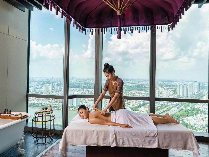 Vinpearl Landmark 81, Autograph Collection image