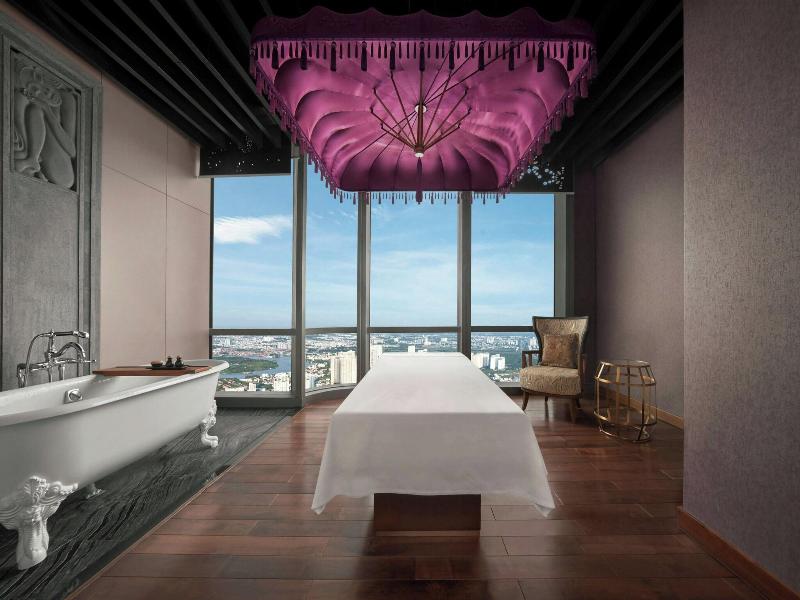 Vinpearl Landmark 81, Autograph Collection image