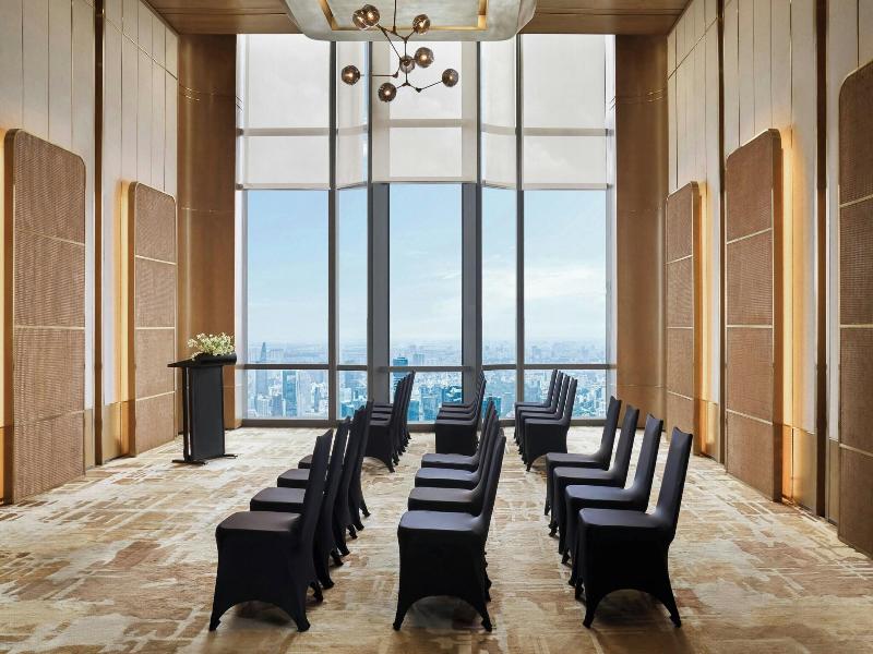 Vinpearl Landmark 81, Autograph Collection image