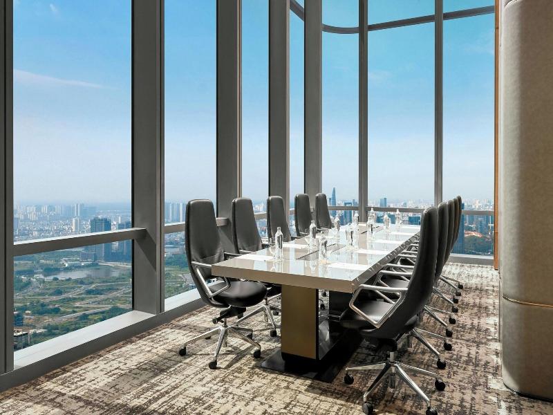 Vinpearl Landmark 81, Autograph Collection image