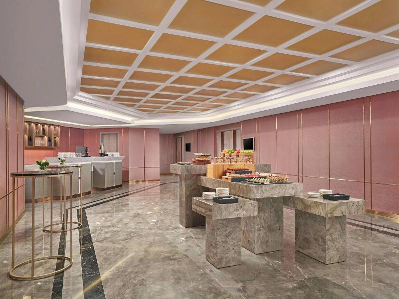 Vinpearl Landmark 81, Autograph Collection image