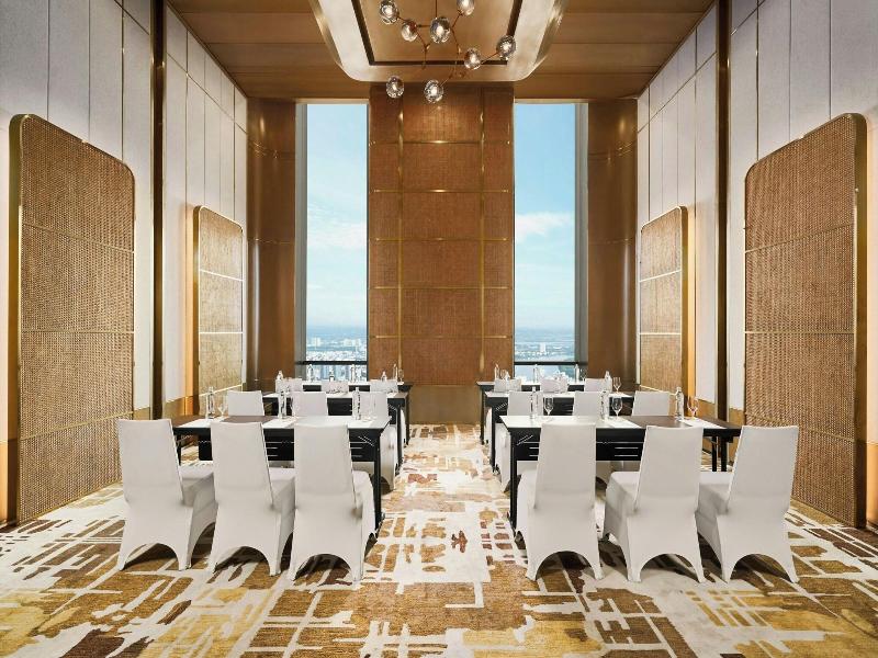 Vinpearl Landmark 81, Autograph Collection image