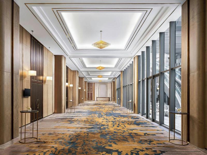 Vinpearl Landmark 81, Autograph Collection image