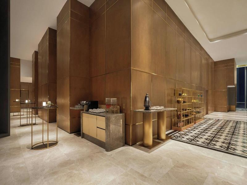 Vinpearl Landmark 81, Autograph Collection image