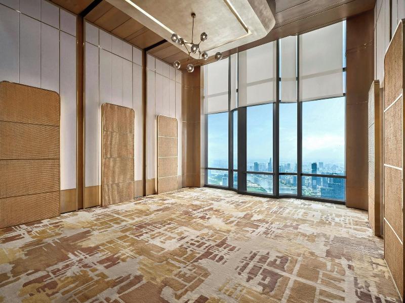 Vinpearl Landmark 81, Autograph Collection image