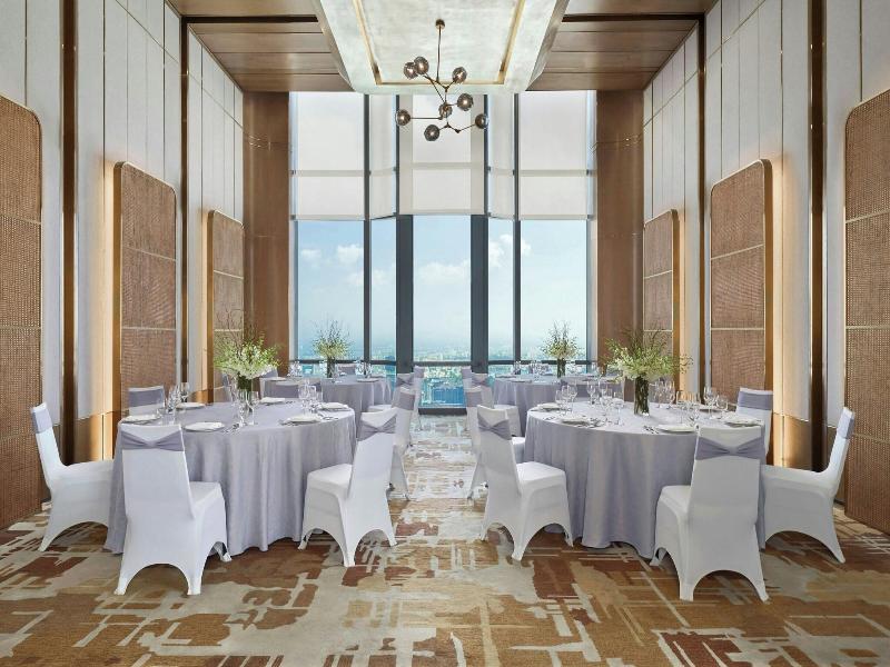 Vinpearl Landmark 81, Autograph Collection image