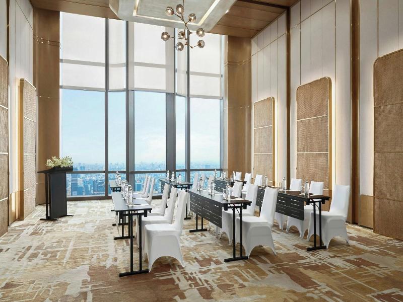 Vinpearl Landmark 81, Autograph Collection image