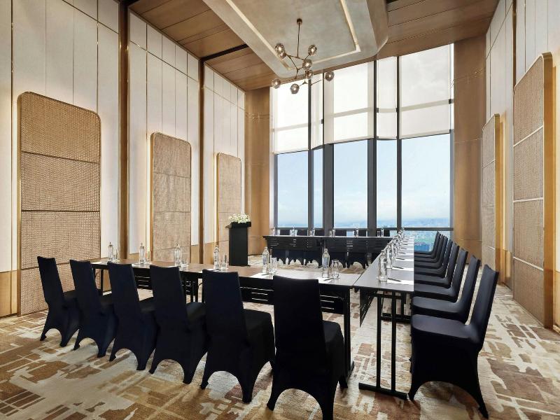 Vinpearl Landmark 81, Autograph Collection image