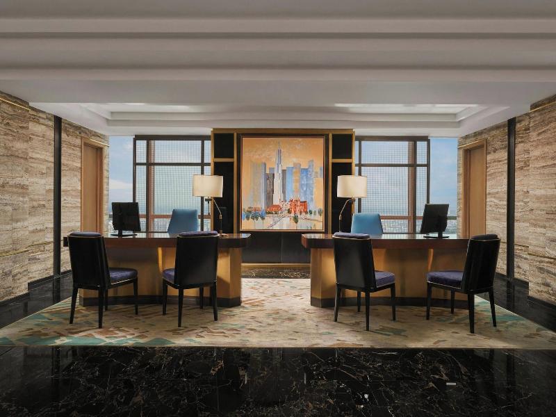 Vinpearl Landmark 81, Autograph Collection image