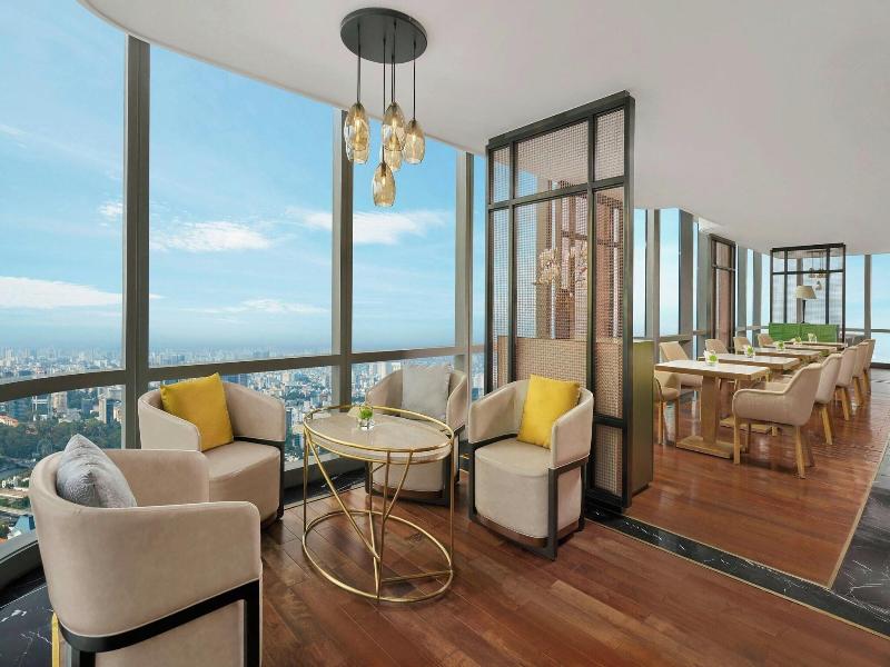 Vinpearl Landmark 81, Autograph Collection image