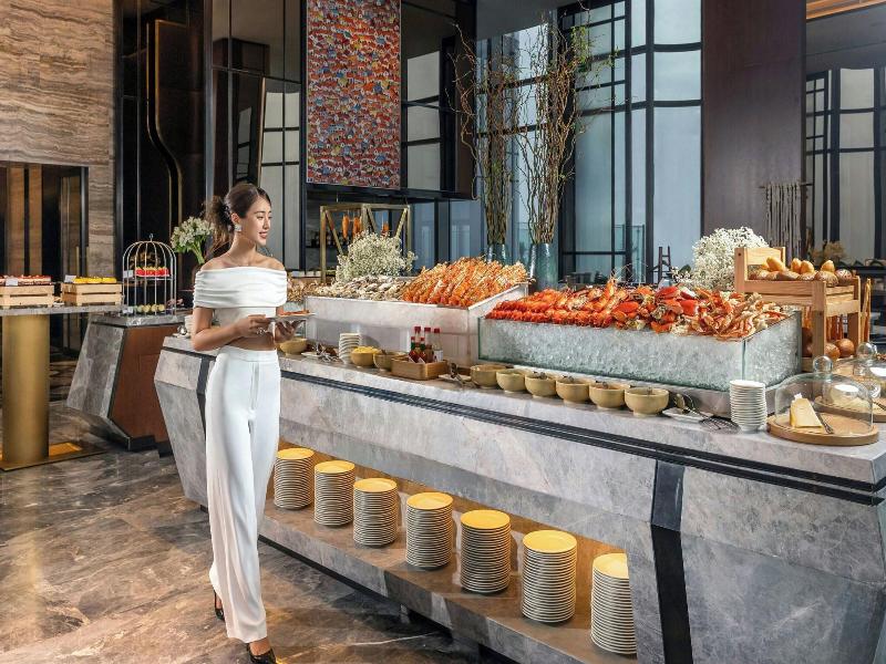Vinpearl Landmark 81, Autograph Collection image