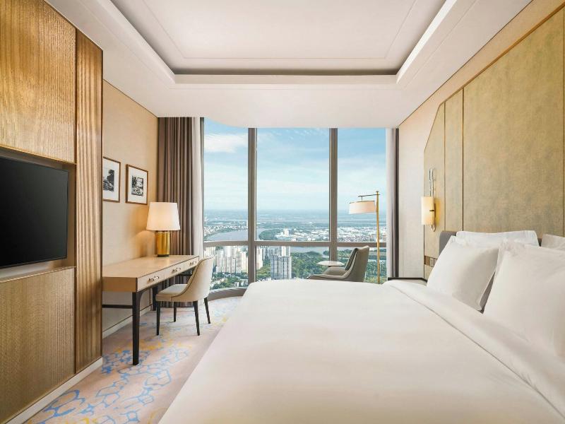 Vinpearl Landmark 81, Autograph Collection image