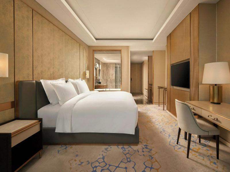 Vinpearl Landmark 81, Autograph Collection image
