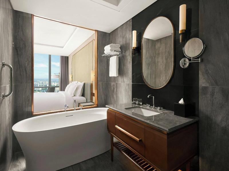 Vinpearl Landmark 81, Autograph Collection image