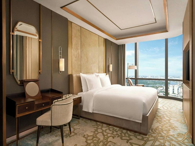 Vinpearl Landmark 81, Autograph Collection image