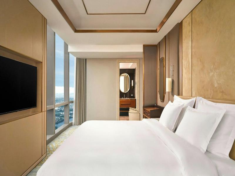 Vinpearl Landmark 81, Autograph Collection image
