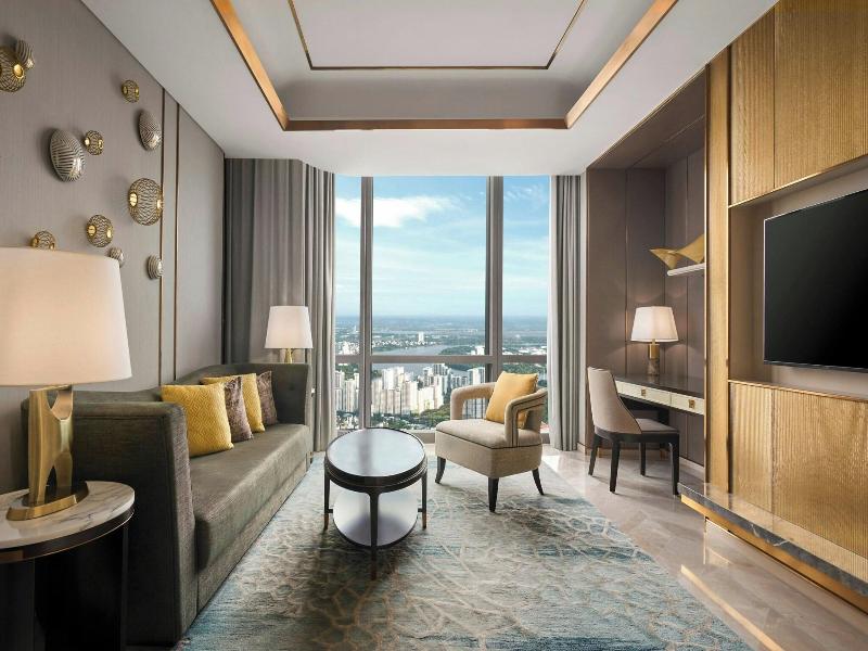 Vinpearl Landmark 81, Autograph Collection image