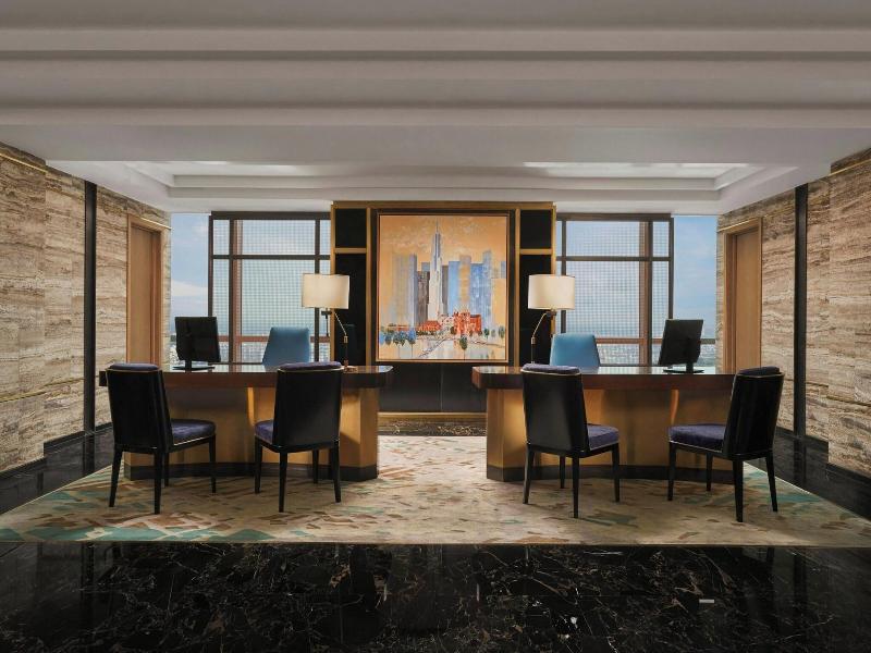Vinpearl Landmark 81, Autograph Collection image