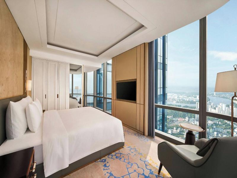 Vinpearl Landmark 81, Autograph Collection image