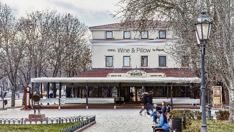 Wine & Pillow Hotel by Frapolli