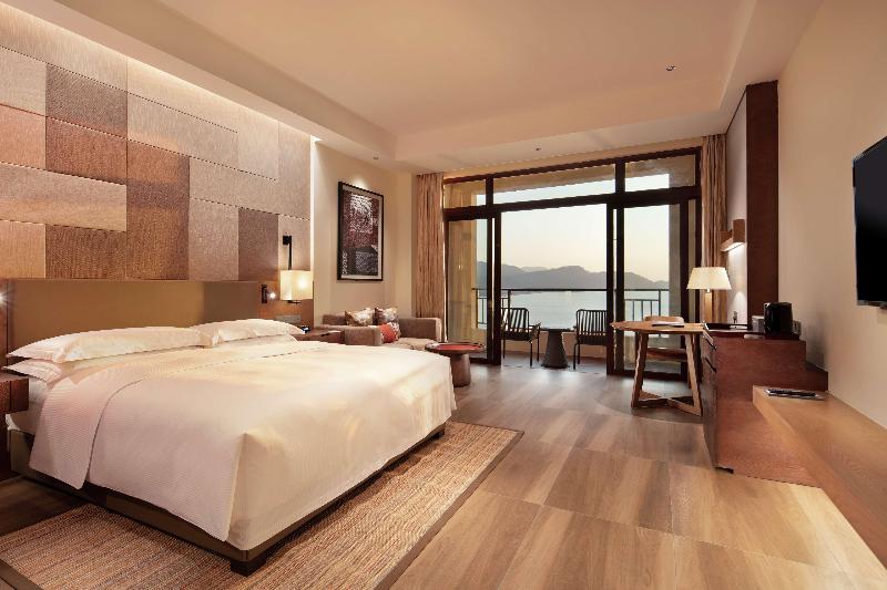 DoubleTree by Hilton Huidong Resort image