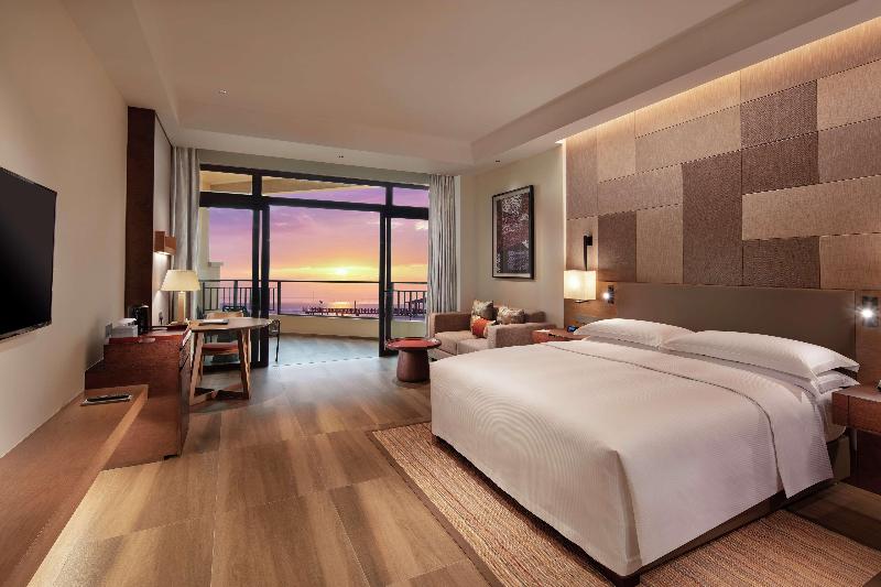 DoubleTree by Hilton Huidong Resort image