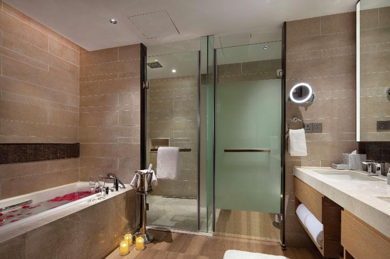 DoubleTree by Hilton Huidong Resort image