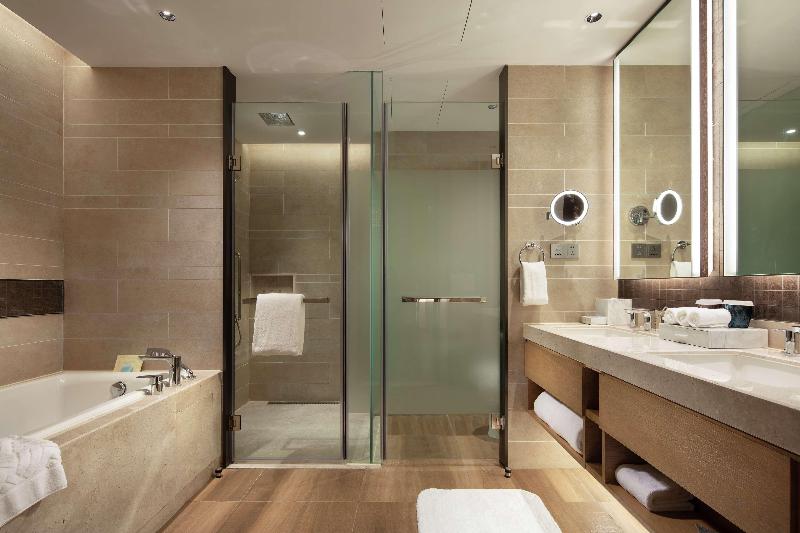 DoubleTree by Hilton Huidong Resort image
