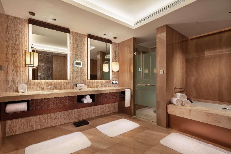 DoubleTree by Hilton Huidong Resort image