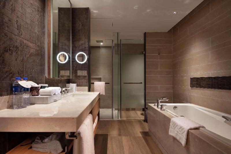 DoubleTree by Hilton Huidong Resort image