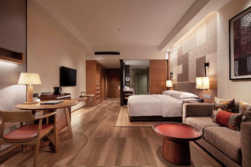 DoubleTree by Hilton Huidong Resort image