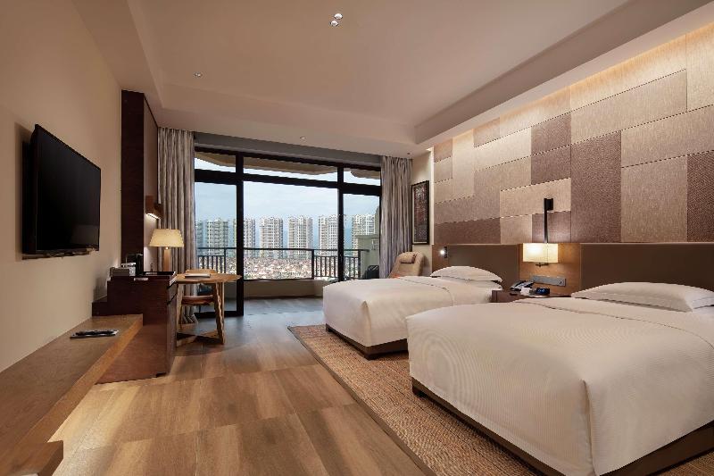 DoubleTree by Hilton Huidong Resort image