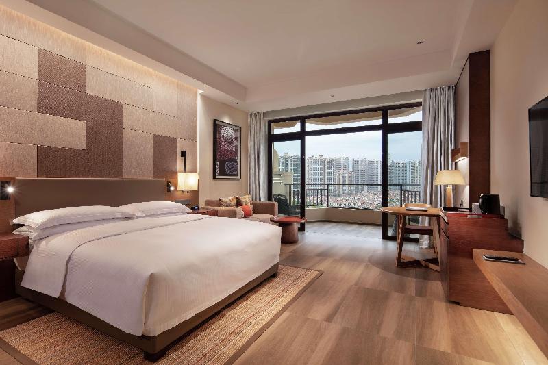 DoubleTree by Hilton Huidong Resort image