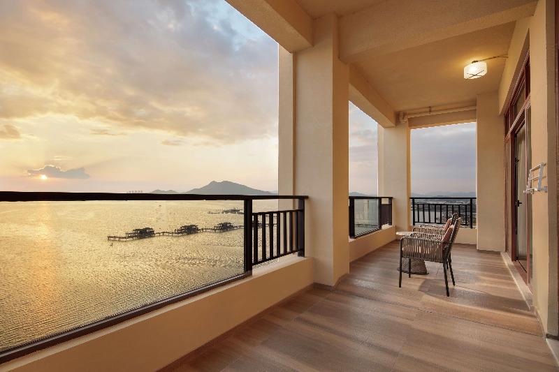 DoubleTree by Hilton Huidong Resort image