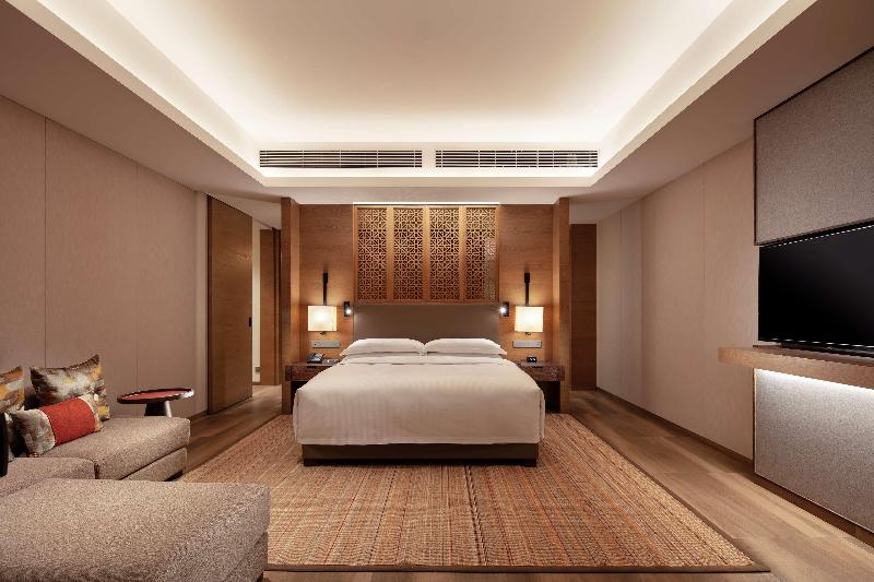 DoubleTree by Hilton Huidong Resort image