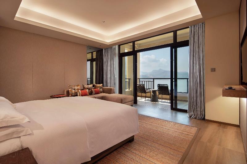 DoubleTree by Hilton Huidong Resort image