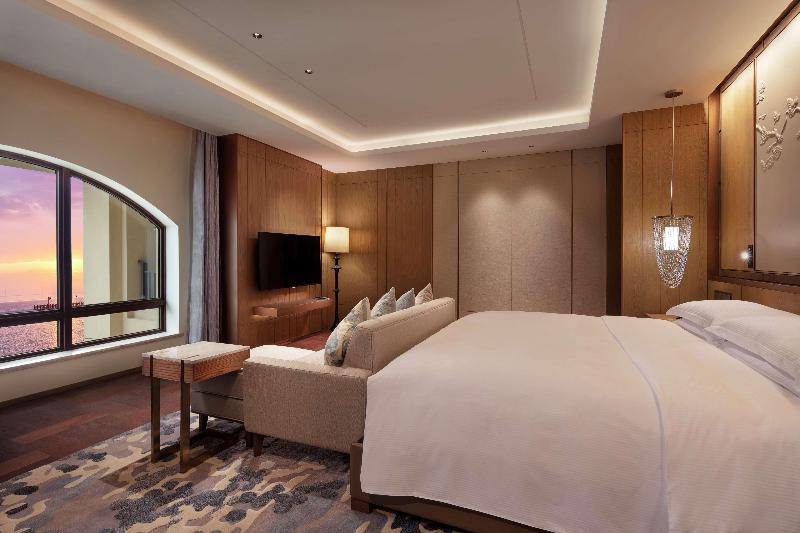 DoubleTree by Hilton Huidong Resort image