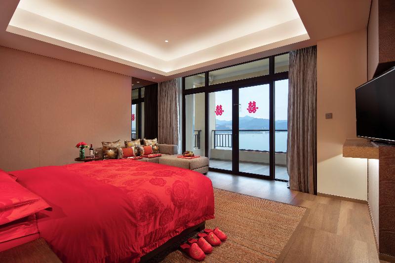DoubleTree by Hilton Huidong Resort image