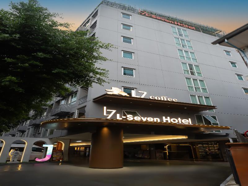 L-Seven Hotel image